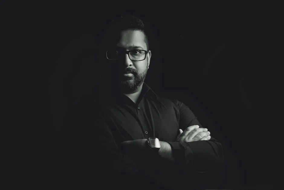 Aaditya Thackeray Rebukes Rebel Sachin Ahir as Shiv Sena Crisis Intensifies — Culture Religion