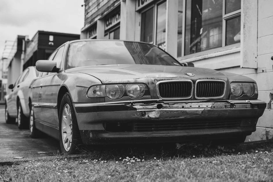 BMW Crashes at 250 kmph on Mumbai-Vadodara Highway — 2 Killed — Politics Governance
