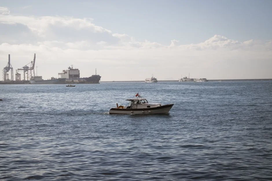 Iran Warns Ships to Use Hormuz Route — Defiant Message to Washington — Local News