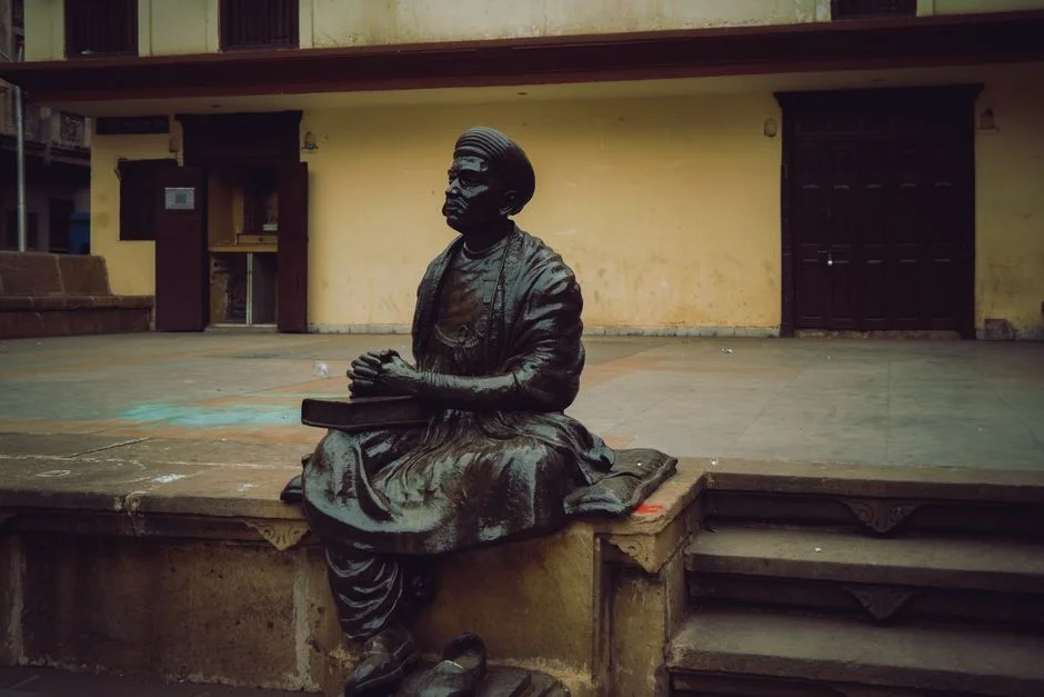 Maharashtra Sculptor Cashes In on Shivaji Revival — Orders Surge — Sports
