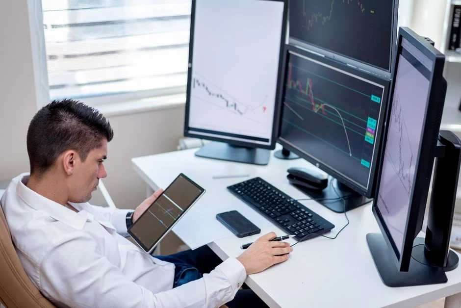 NSE and BSE Tuesday Trading: Markets Show Mixed Signals as Investors Navigate Volatility